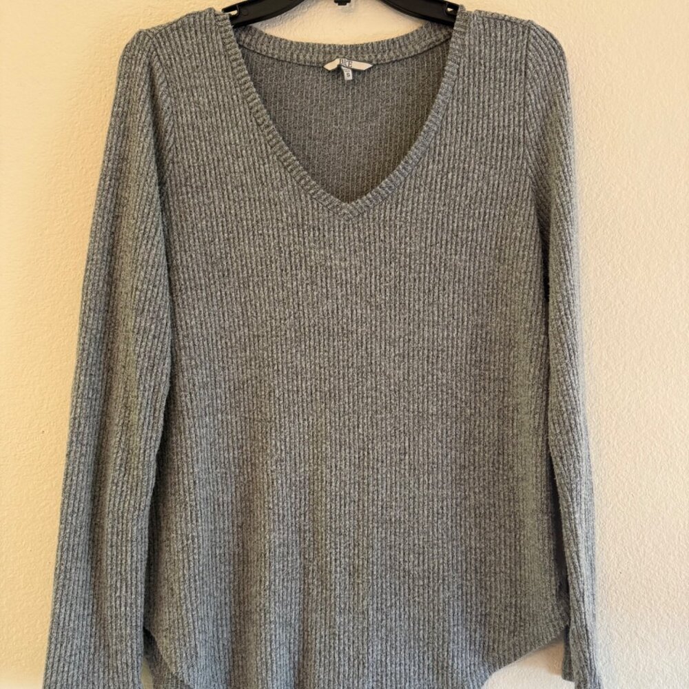 BKE Buckle Women’s Long Sleeved Sweater Blouse, Gray, Small